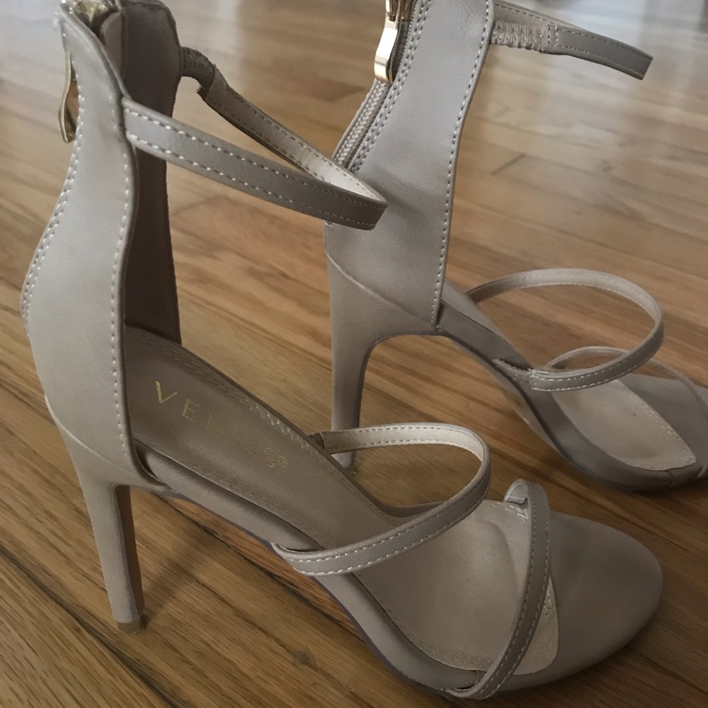 Heels - Picture 5 of 7